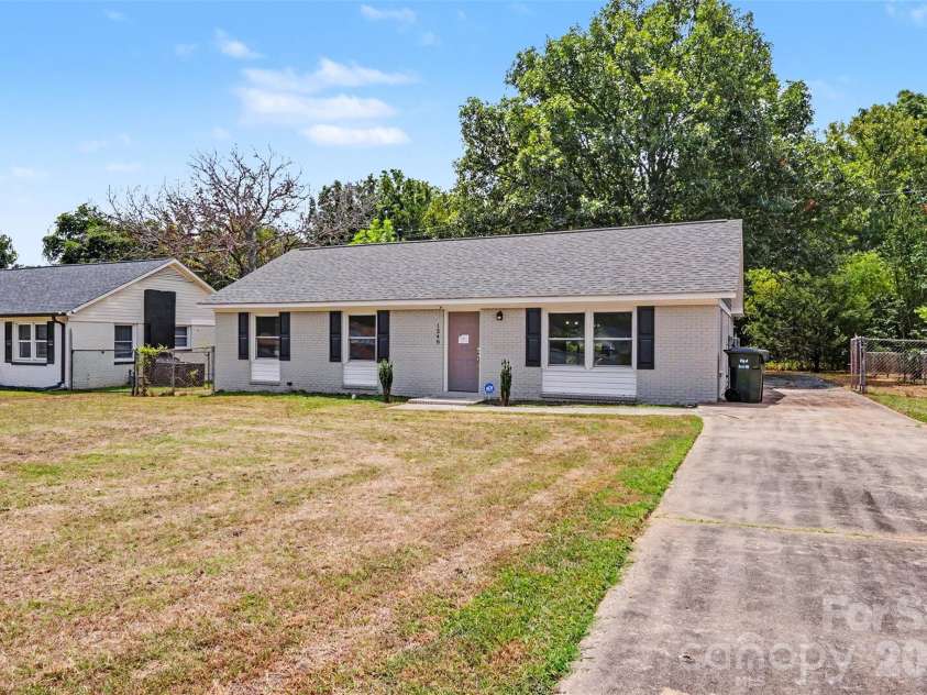 1240 Glenarden Drive, Rock Hill, SC 29730.  MLS# CAR4407044, YatesRealty ID 51323. 
