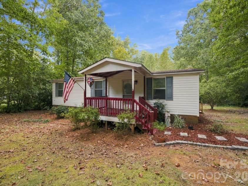5209 Timber Creek Court, Kings Mountain, NC 28086.  MLS# CAR4425357, YatesRealty ID 51327. 