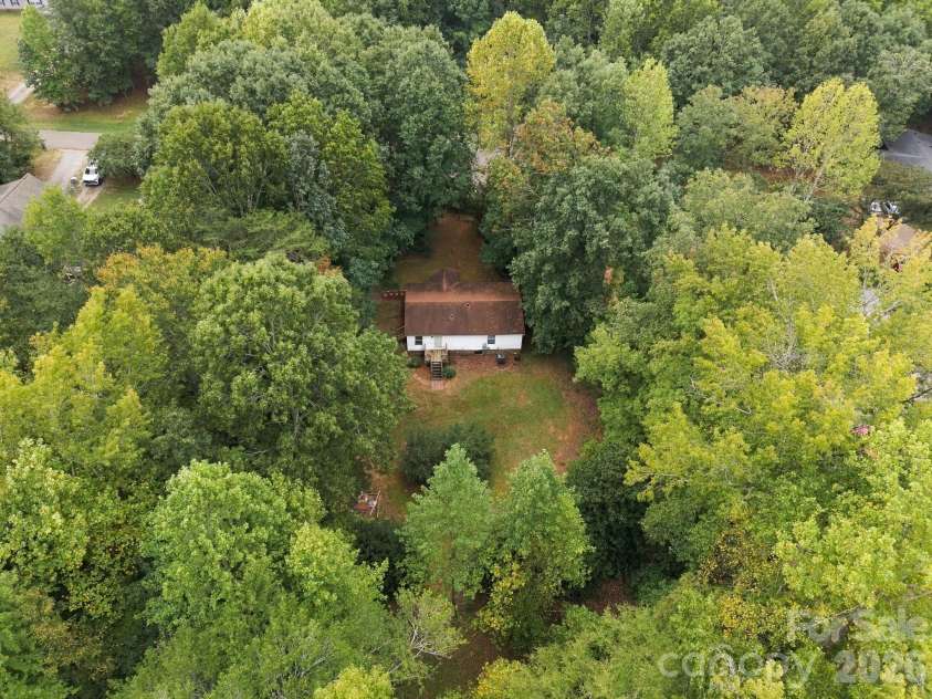 5209 Timber Creek Court, Kings Mountain, NC 28086.  MLS# CAR4425357, YatesRealty ID 51327. 