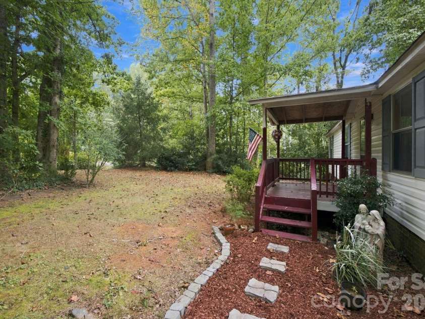 5209 Timber Creek Court, Kings Mountain, NC 28086.  MLS# CAR4425357, YatesRealty ID 51327. 