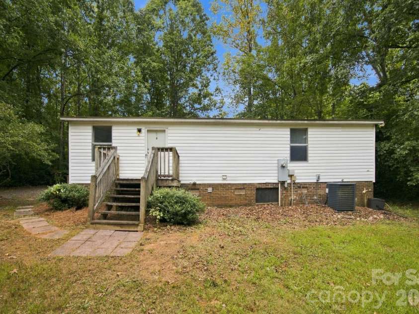 5209 Timber Creek Court, Kings Mountain, NC 28086.  MLS# CAR4425357, YatesRealty ID 51327. 