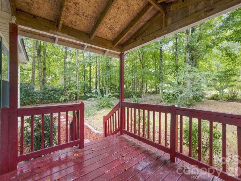 5209 Timber Creek Court, Kings Mountain, NC 28086.  MLS# CAR4425357, YatesRealty ID 51327. 