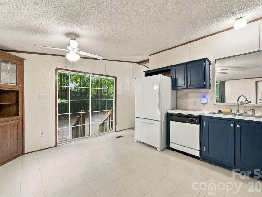 5209 Timber Creek Court, Kings Mountain, NC 28086.  MLS# CAR4425357, YatesRealty ID 51327. 