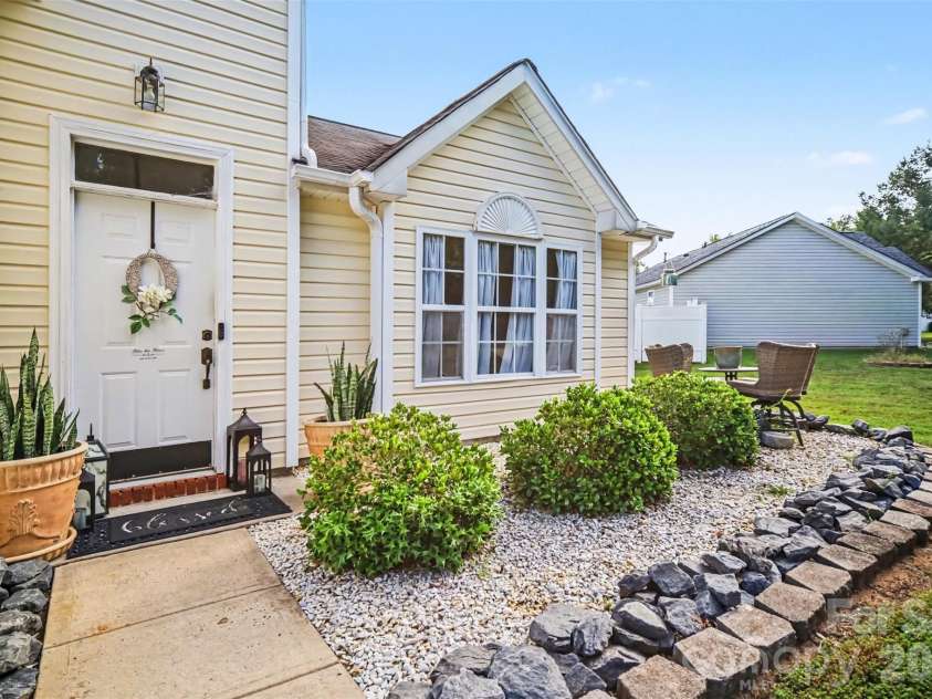 15725 Southern Garden Lane, Charlotte, NC 28278.  MLS# CAR4424517, YatesRealty ID 51328. 