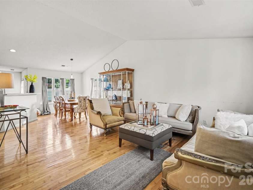 15725 Southern Garden Lane, Charlotte, NC 28278.  MLS# CAR4424517, YatesRealty ID 51328. 