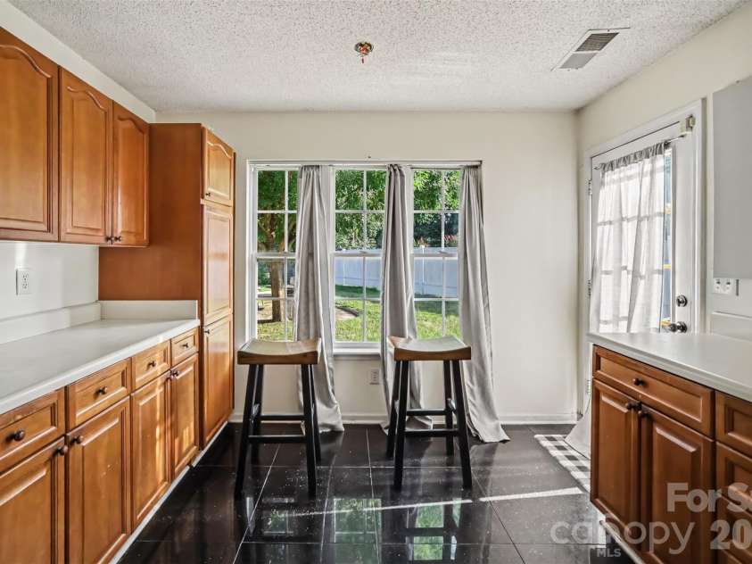 15725 Southern Garden Lane, Charlotte, NC 28278.  MLS# CAR4424517, YatesRealty ID 51328. 