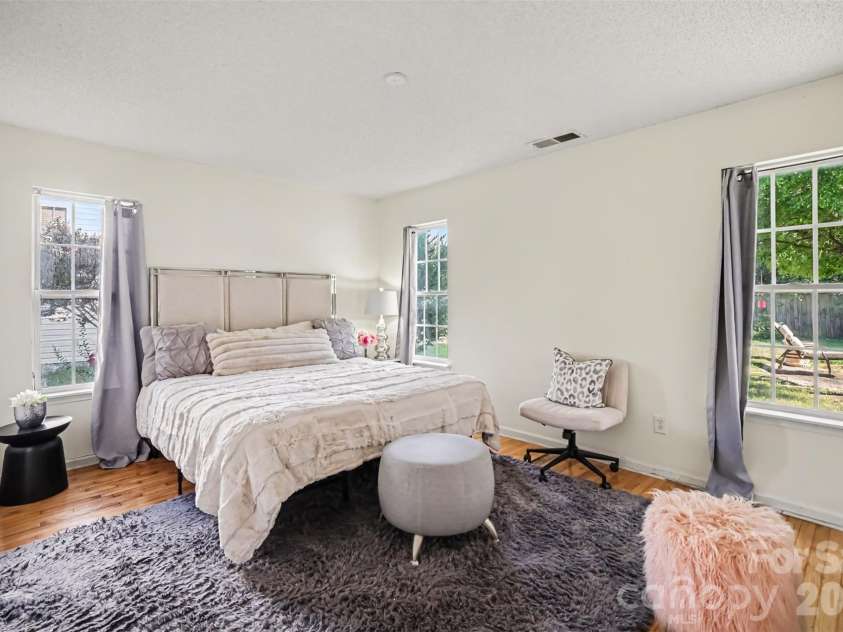15725 Southern Garden Lane, Charlotte, NC 28278.  MLS# CAR4424517, YatesRealty ID 51328. 