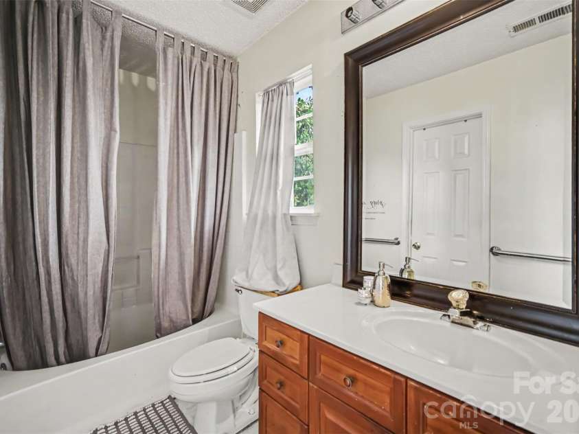 15725 Southern Garden Lane, Charlotte, NC 28278.  MLS# CAR4424517, YatesRealty ID 51328. 