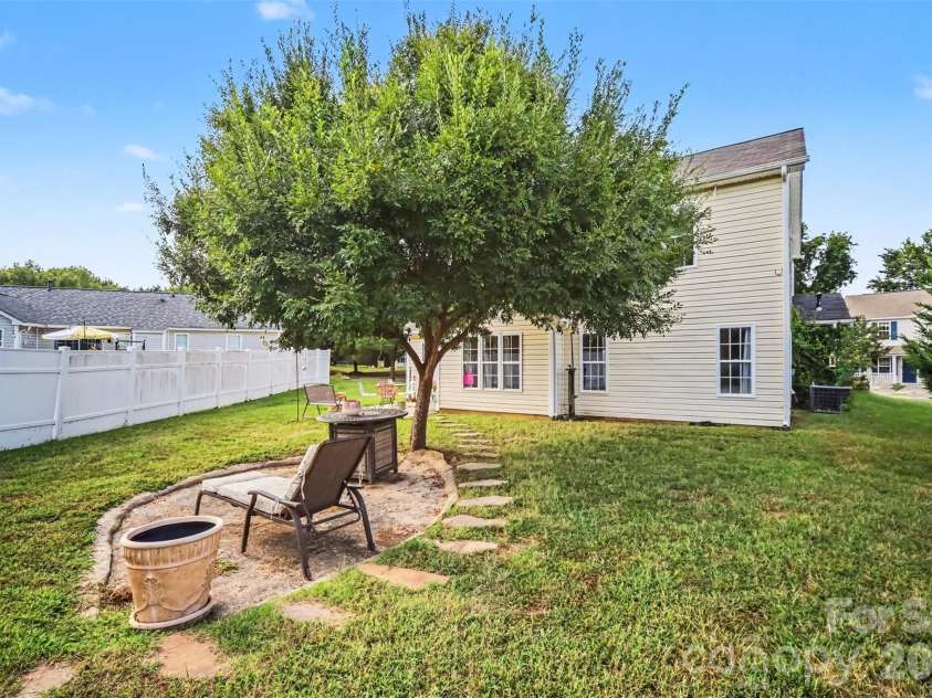 15725 Southern Garden Lane, Charlotte, NC 28278.  MLS# CAR4424517, YatesRealty ID 51328. 