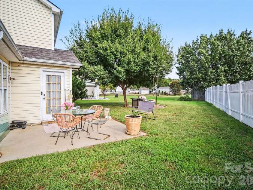15725 Southern Garden Lane, Charlotte, NC 28278.  MLS# CAR4424517, YatesRealty ID 51328. 