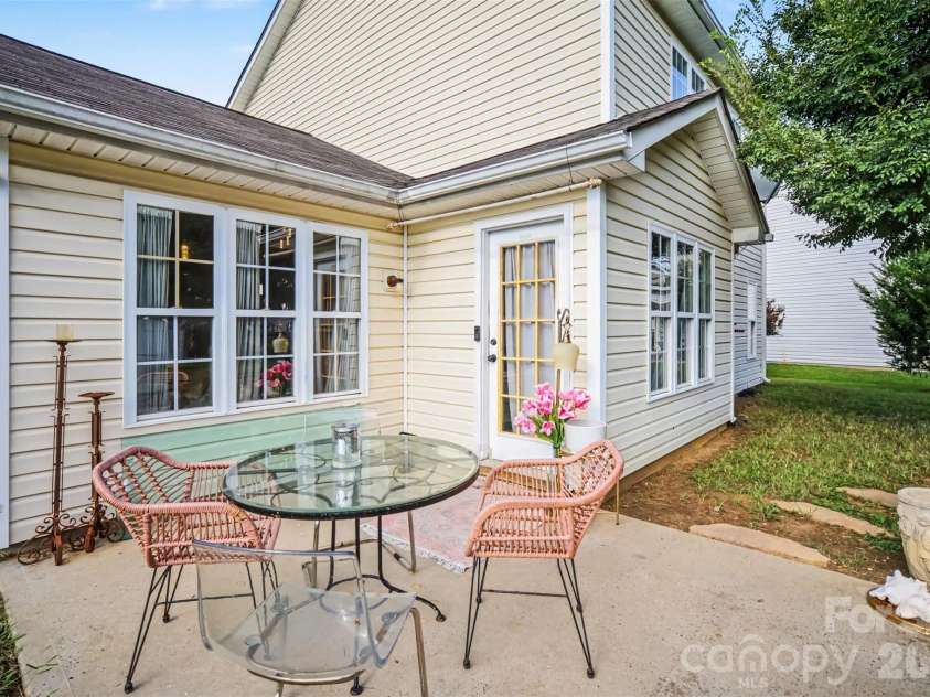15725 Southern Garden Lane, Charlotte, NC 28278.  MLS# CAR4424517, YatesRealty ID 51328. 