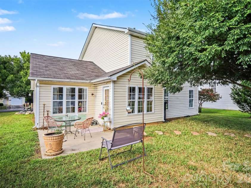 15725 Southern Garden Lane, Charlotte, NC 28278.  MLS# CAR4424517, YatesRealty ID 51328. 