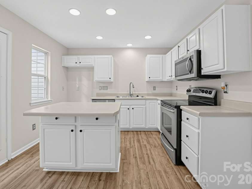 1527 Maypine Commons Way, Rock Hill, SC 29732.  MLS# CAR4425435, YatesRealty ID 51329. 
