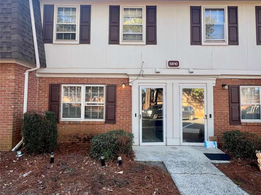 5810 Hunting Ridge Lane, Charlotte, NC 28212.  MLS# CAR4225012, YatesRealty ID 5133. 