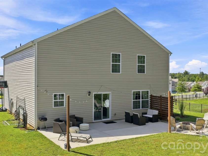 3103 Winesap Drive, Dallas, NC 28034.  MLS# CAR4425625, YatesRealty ID 51332. 