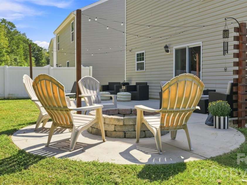 3103 Winesap Drive, Dallas, NC 28034.  MLS# CAR4425625, YatesRealty ID 51332. Built-in Firepit