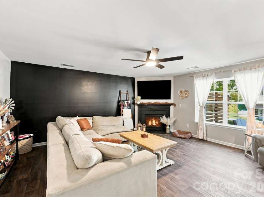3103 Winesap Drive, Dallas, NC 28034.  MLS# CAR4425625, YatesRealty ID 51332. Great Room