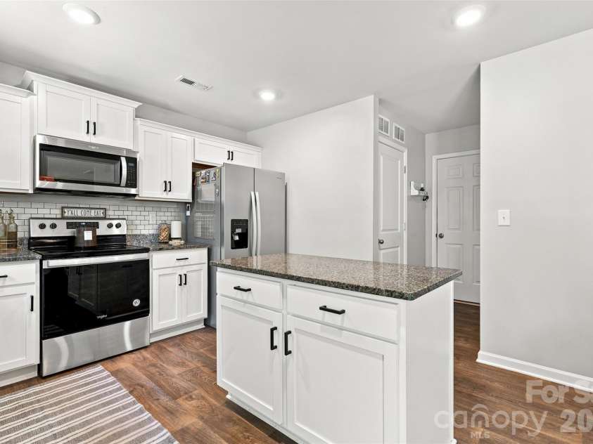 3103 Winesap Drive, Dallas, NC 28034.  MLS# CAR4425625, YatesRealty ID 51332. Kitchen Island