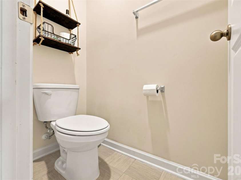 3103 Winesap Drive, Dallas, NC 28034.  MLS# CAR4425625, YatesRealty ID 51332. Main Level Half Bath