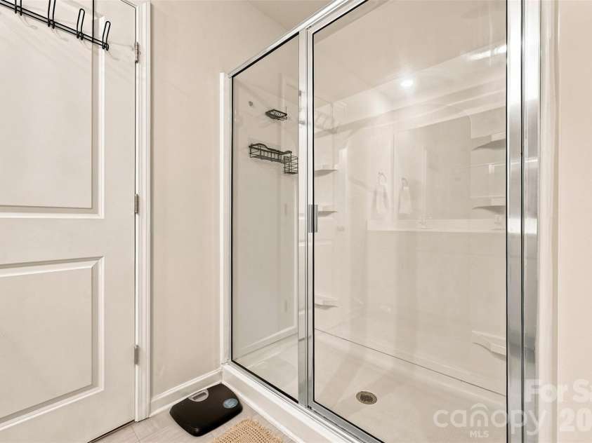 3103 Winesap Drive, Dallas, NC 28034.  MLS# CAR4425625, YatesRealty ID 51332. Primary Shower