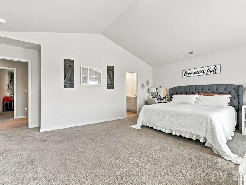 3103 Winesap Drive, Dallas, NC 28034.  MLS# CAR4425625, YatesRealty ID 51332. Primary Suite