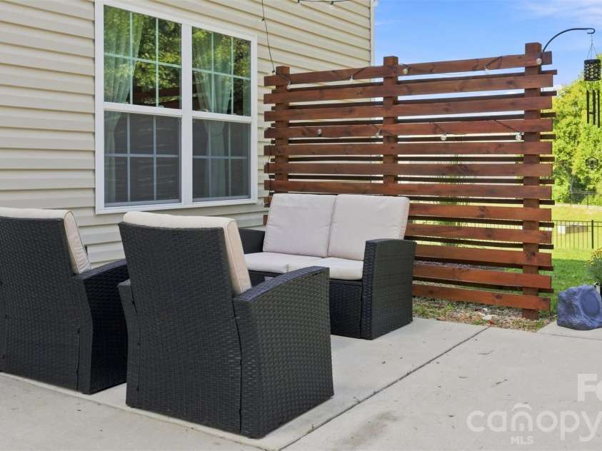 3103 Winesap Drive, Dallas, NC 28034.  MLS# CAR4425625, YatesRealty ID 51332. Privacy Wall for Patio