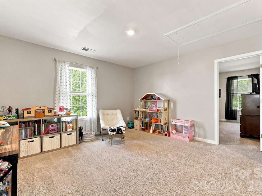 3103 Winesap Drive, Dallas, NC 28034.  MLS# CAR4425625, YatesRealty ID 51332. Spacious Loft Area