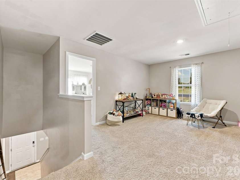 3103 Winesap Drive, Dallas, NC 28034.  MLS# CAR4425625, YatesRealty ID 51332. Spacious Loft Area