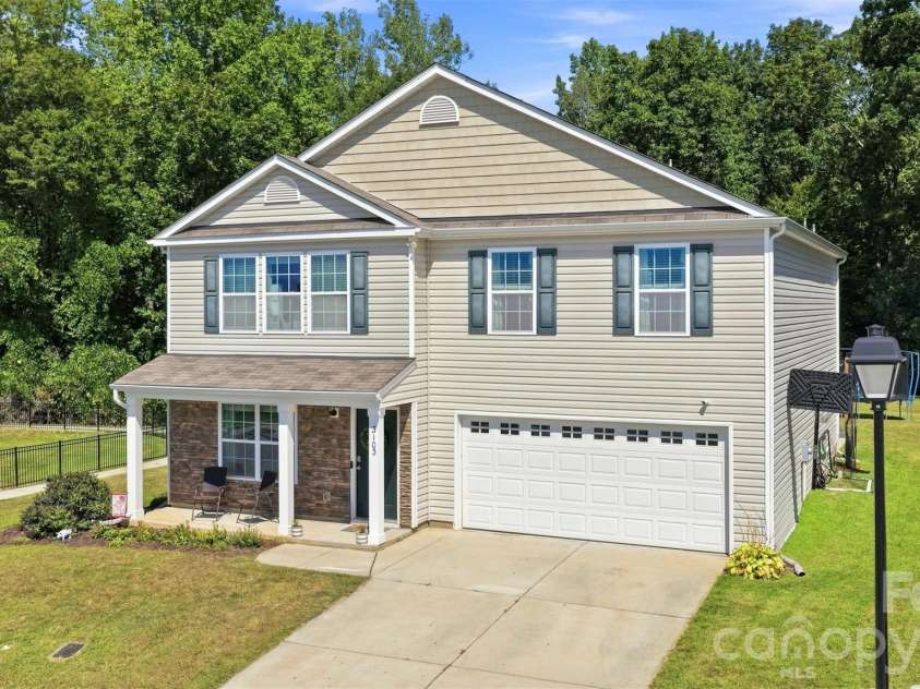 3103 Winesap Drive, Dallas, NC 28034.  MLS# CAR4425625, YatesRealty ID 51332. Welcome Home!