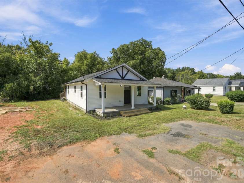 335 Baker Street, Rock Hill, SC 29730.  MLS# CAR4425717, YatesRealty ID 51334. 