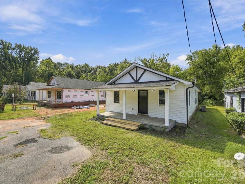 335 Baker Street, Rock Hill, SC 29730.  MLS# CAR4425717, YatesRealty ID 51334. 