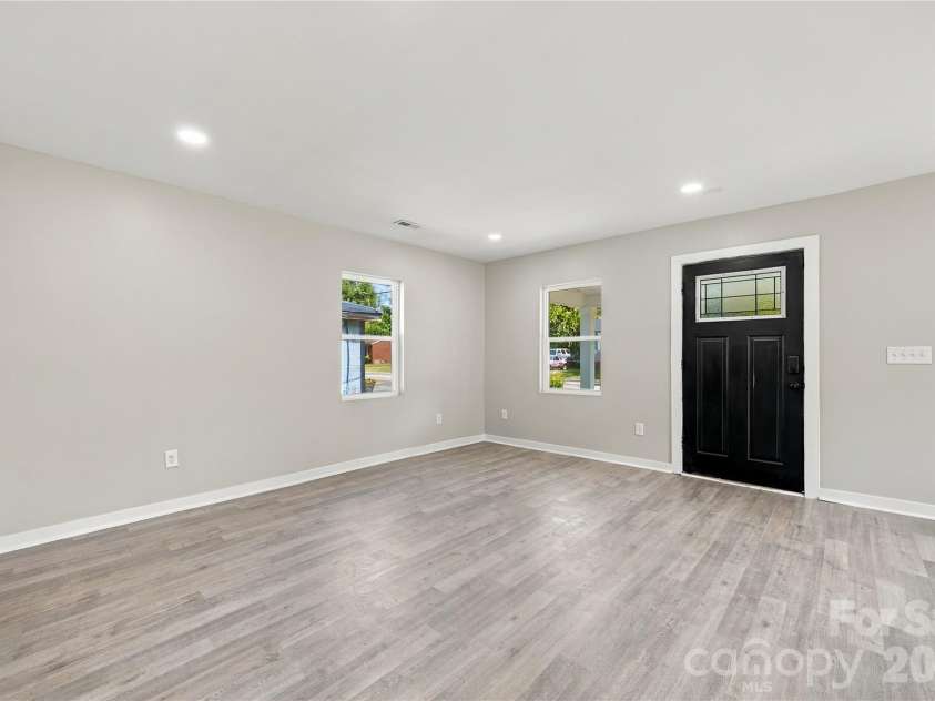 335 Baker Street, Rock Hill, SC 29730.  MLS# CAR4425717, YatesRealty ID 51334. 