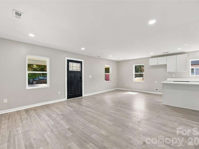 335 Baker Street, Rock Hill, SC 29730.  MLS# CAR4425717, YatesRealty ID 51334. 