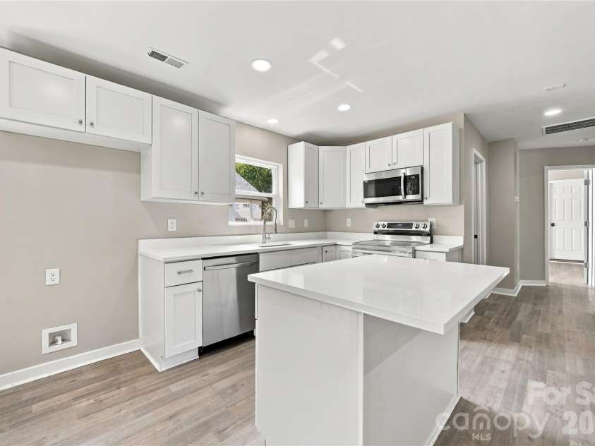 335 Baker Street, Rock Hill, SC 29730.  MLS# CAR4425717, YatesRealty ID 51334. 