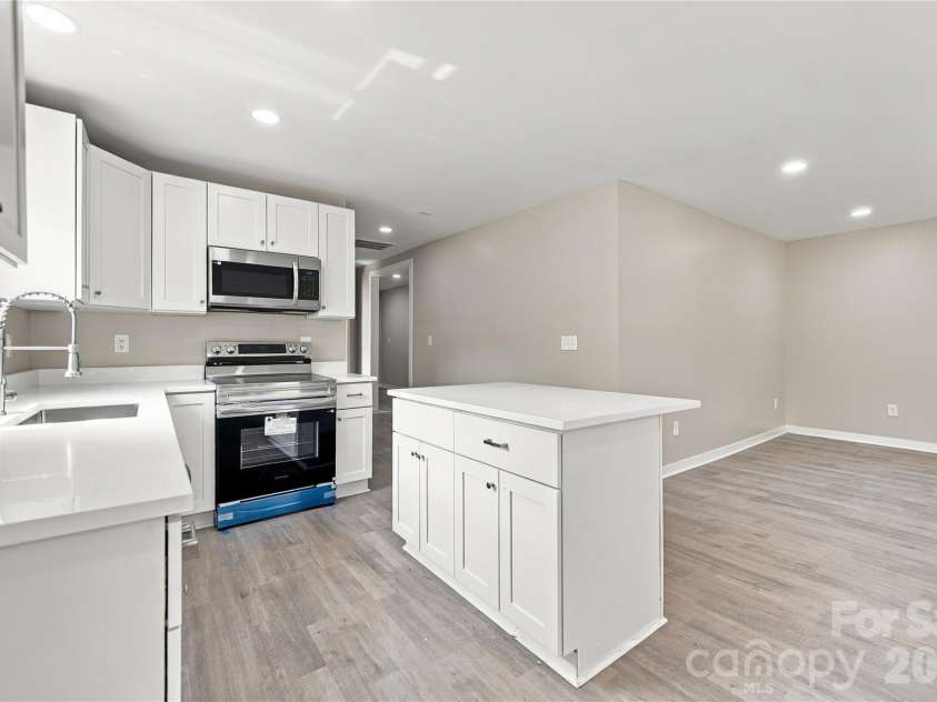 335 Baker Street, Rock Hill, SC 29730.  MLS# CAR4425717, YatesRealty ID 51334. 