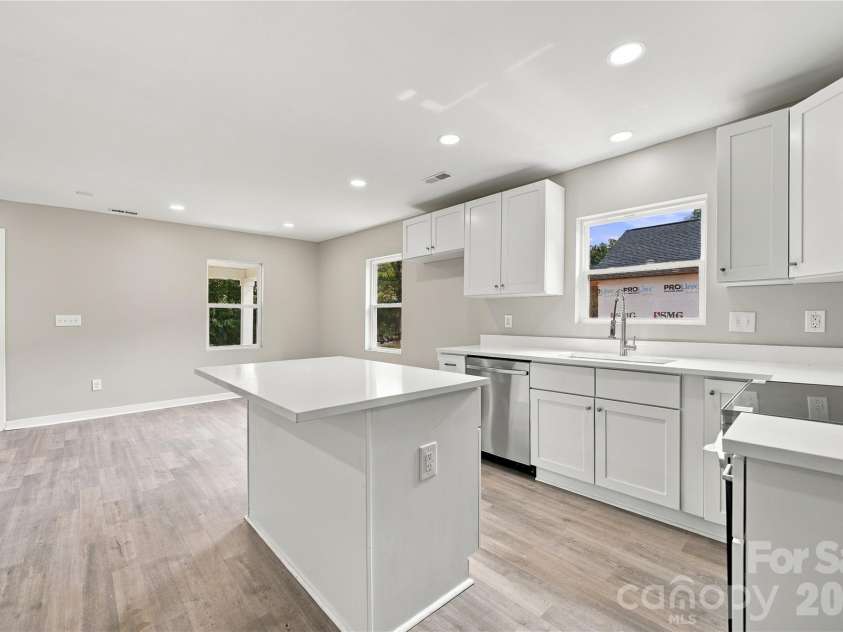 335 Baker Street, Rock Hill, SC 29730.  MLS# CAR4425717, YatesRealty ID 51334. 