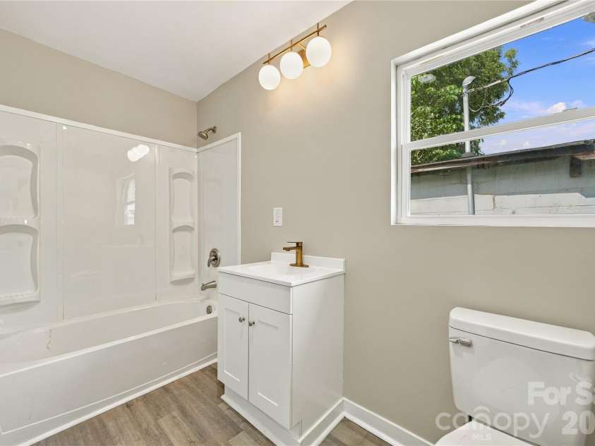 335 Baker Street, Rock Hill, SC 29730.  MLS# CAR4425717, YatesRealty ID 51334. 