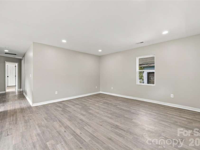 335 Baker Street, Rock Hill, SC 29730.  MLS# CAR4425717, YatesRealty ID 51334. 