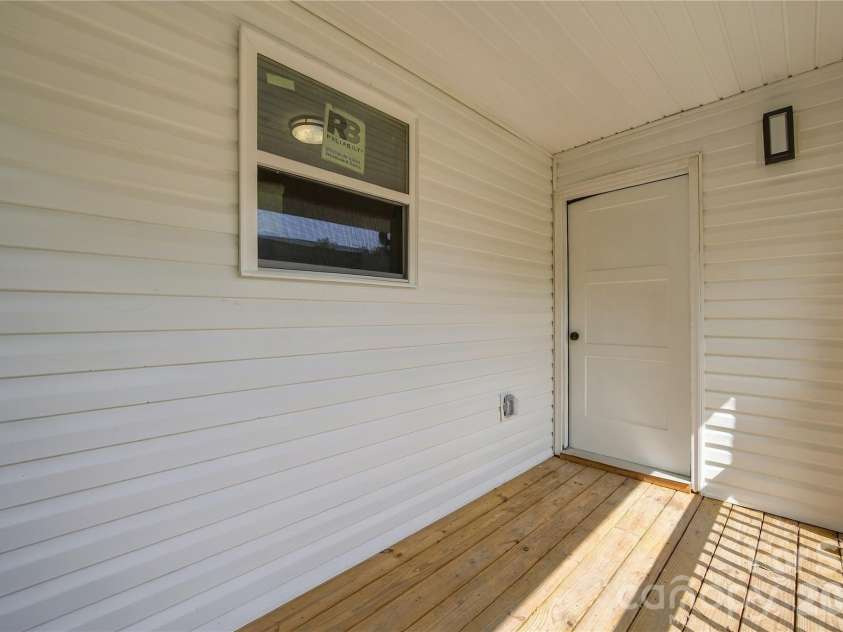 335 Baker Street, Rock Hill, SC 29730.  MLS# CAR4425717, YatesRealty ID 51334. 
