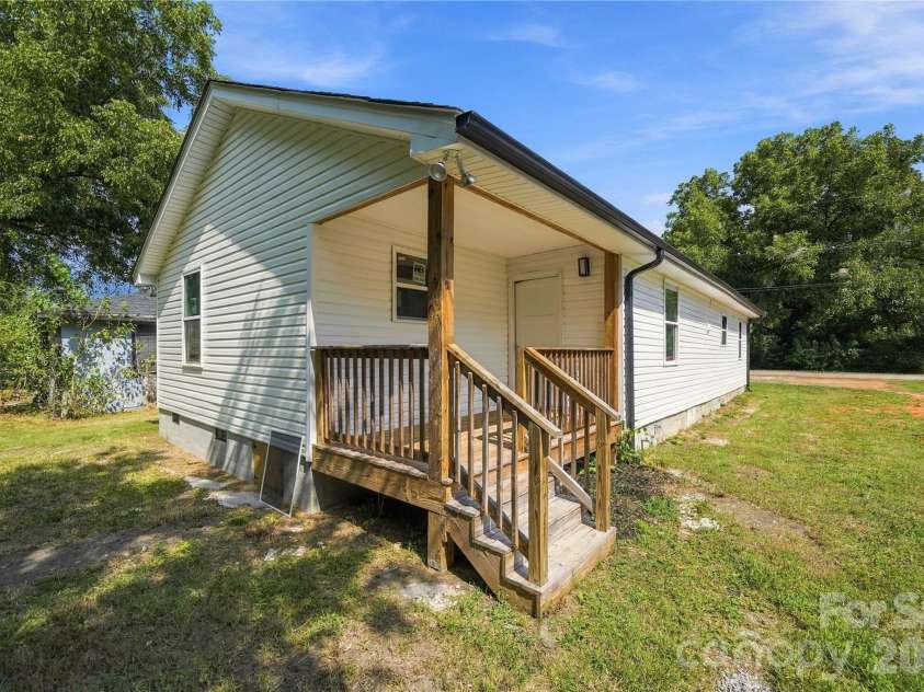 335 Baker Street, Rock Hill, SC 29730.  MLS# CAR4425717, YatesRealty ID 51334. 