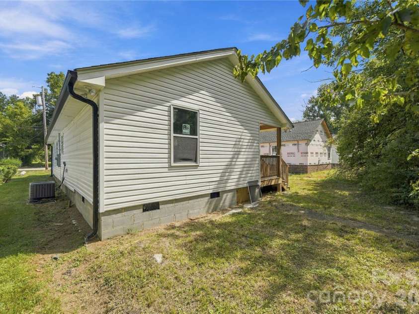 335 Baker Street, Rock Hill, SC 29730.  MLS# CAR4425717, YatesRealty ID 51334. 