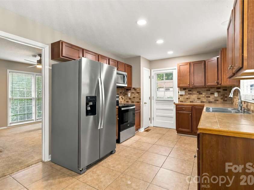 2711 Johnny Reb Lane, Charlotte, NC 28273.  MLS# CAR4425742, YatesRealty ID 51337. 