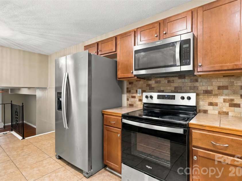 2711 Johnny Reb Lane, Charlotte, NC 28273.  MLS# CAR4425742, YatesRealty ID 51337. 