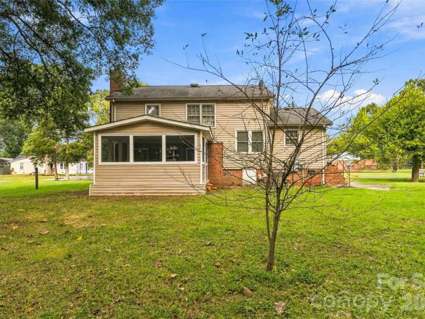 2711 Johnny Reb Lane, Charlotte, NC 28273.  MLS# CAR4425742, YatesRealty ID 51337. 
