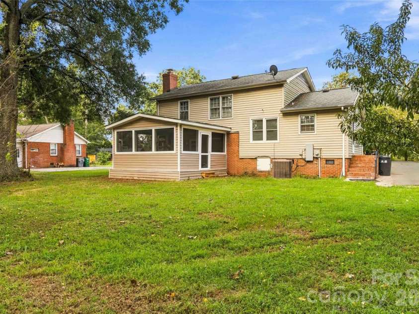 2711 Johnny Reb Lane, Charlotte, NC 28273.  MLS# CAR4425742, YatesRealty ID 51337. 