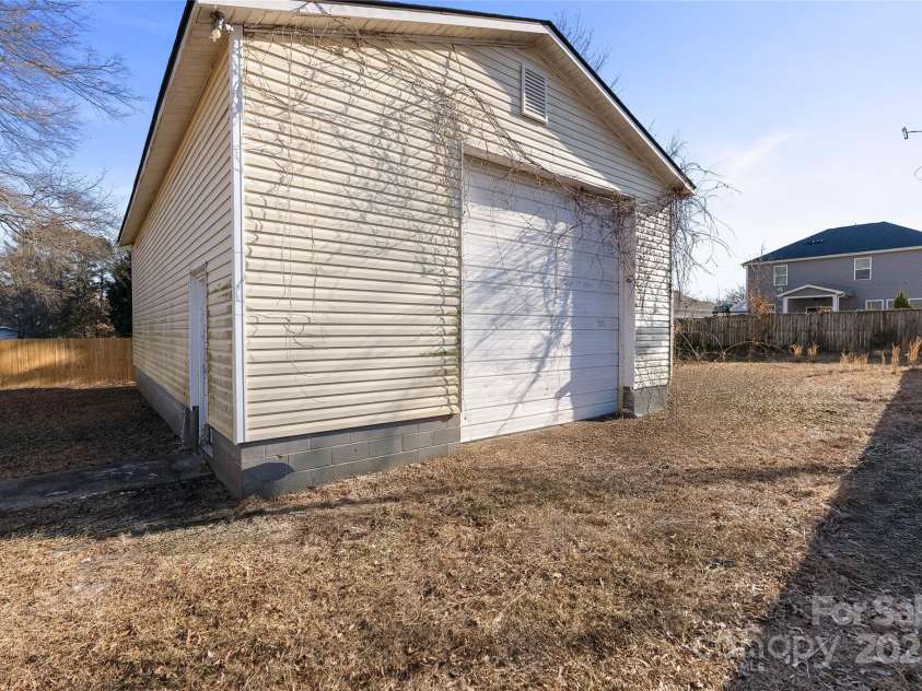 227 Coley Farm Road, Fuquay-Varina, NC 27526.  MLS# CAR4223109, YatesRealty ID 5134. 