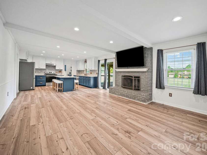 4410 Coddle Creek Drive, Concord, NC 28027.  MLS# CAR4422400, YatesRealty ID 51340. Main living area