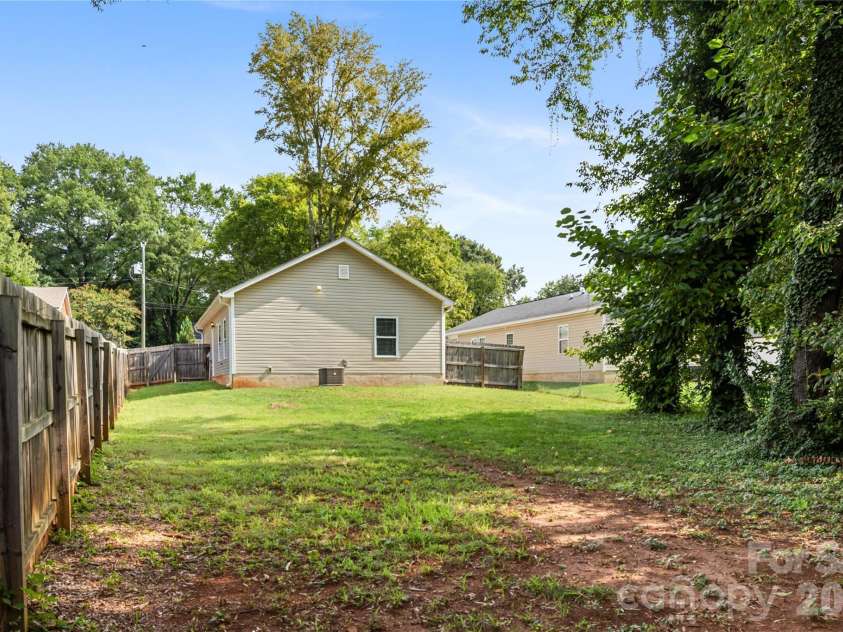 2573 Hemphill Street, Charlotte, NC 28208.  MLS# CAR4425582, YatesRealty ID 51343. 