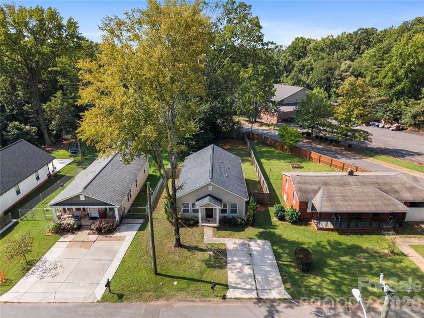 2573 Hemphill Street, Charlotte, NC 28208.  MLS# CAR4425582, YatesRealty ID 51343. 