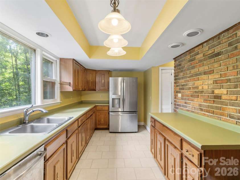 435 Three Quarter Creek Road, Burnsville, NC 28714.  MLS# CAR4425746, YatesRealty ID 51345. 